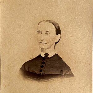 c1870 Antique CDV Old Woman Vignette CG Blatt Portrait Carte De Visite Photo